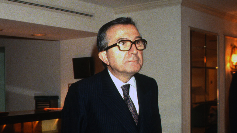 Giulio Andreotti blue suit