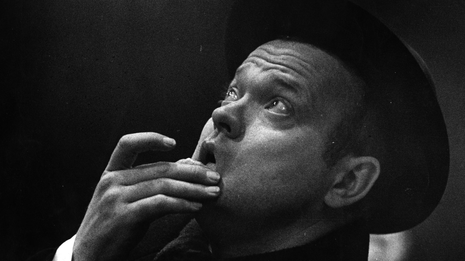 orson-welles-grave-explains-why-his-ashes-are-in-spain