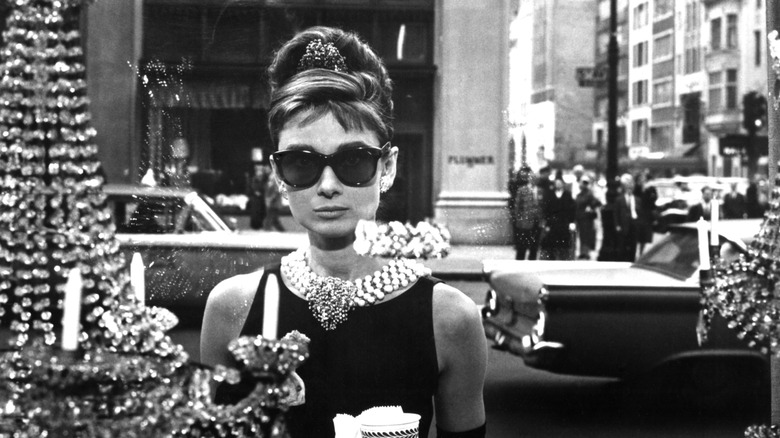 Audrey Hepburn breakfast at tiffany's