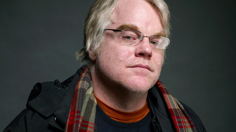 Phili Seymour Hoffman posing for a portrait