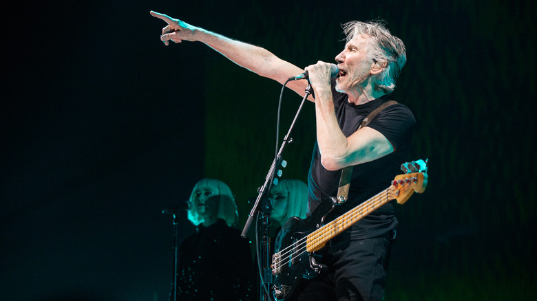 Roger Waters bass pointing