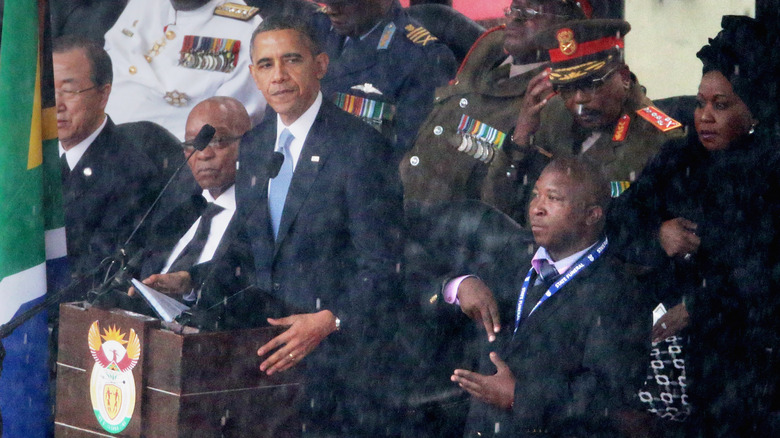 Fake interpreter with Obama at memorial