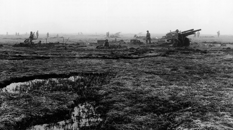 American soldiers hunting the Japanese on Attu, Alaska