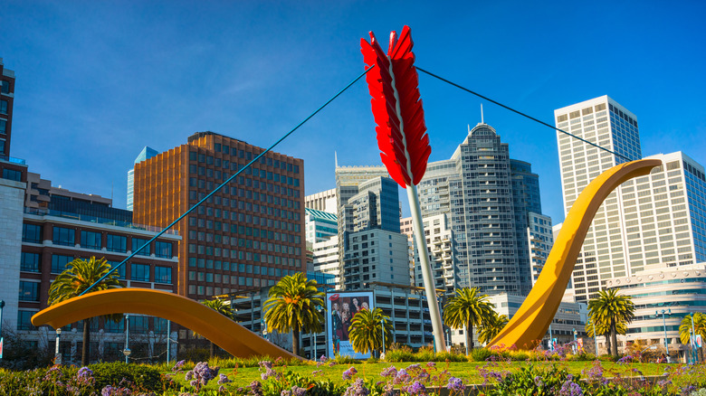 Claes Oldenburg sculpture of bow and arrow