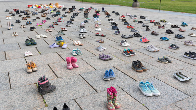 Memorial in honor of dead children