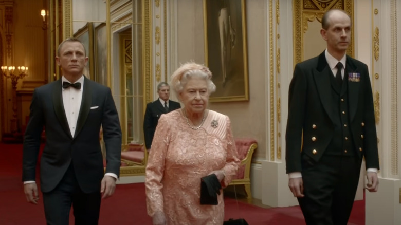 james bond-queen elizabeth bit