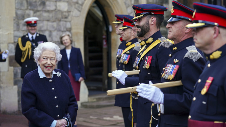 Queen Elizabeth meets Canadian Artillery 