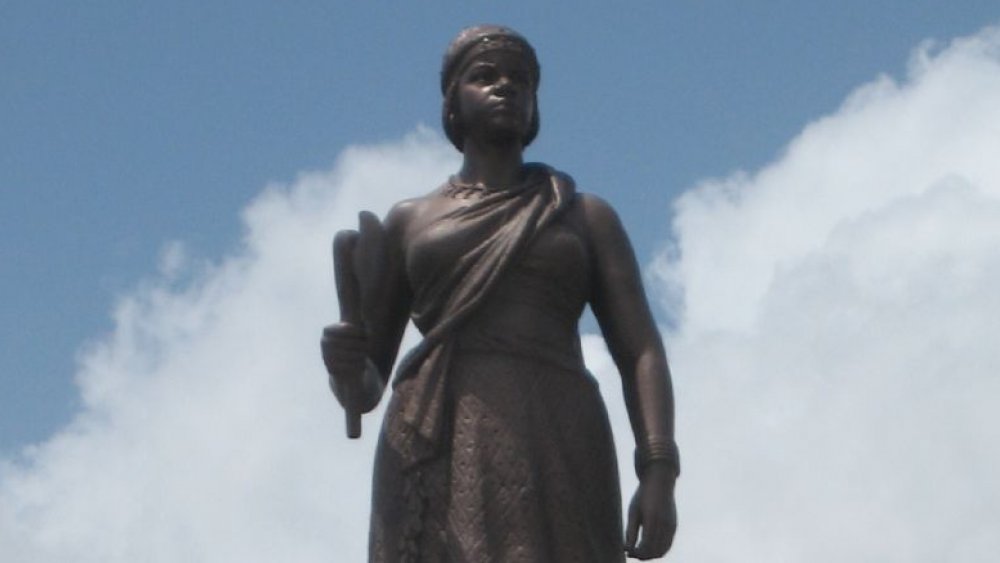 Statue of Queen Nzinga in Luanda, Angola