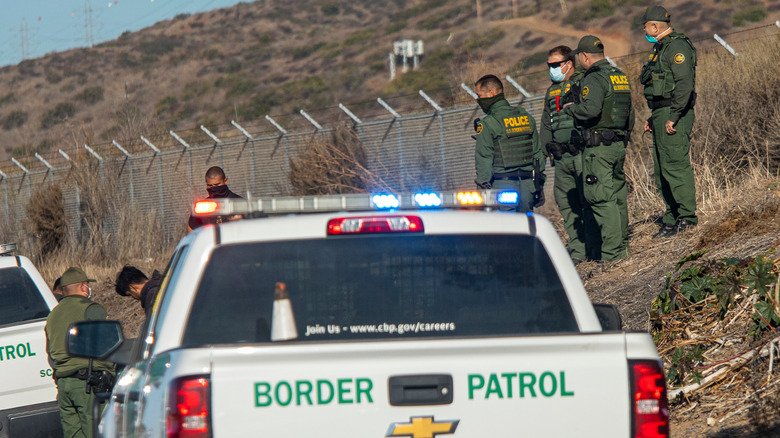 Border patrol autorities watching fence