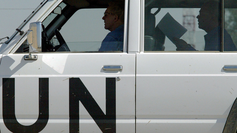 weapons inspectors in UN jeep