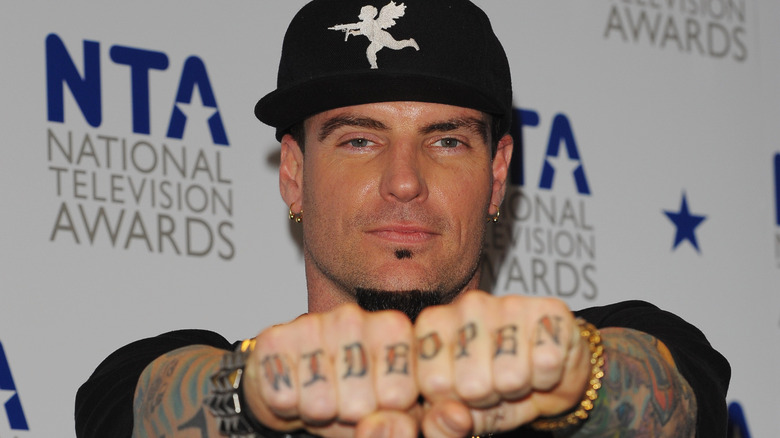 Vanilla Ice knuckle tattoos