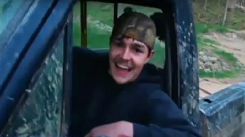 ﻿﻿Shain Gandee smiling hat pickup truck