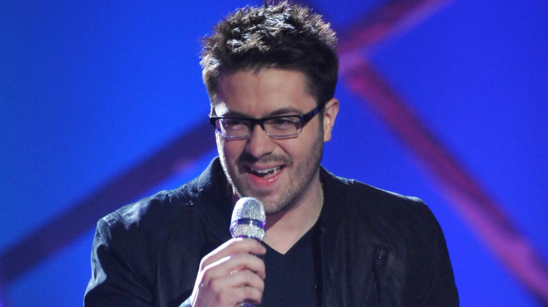 Danny Gokey singing on American Idol