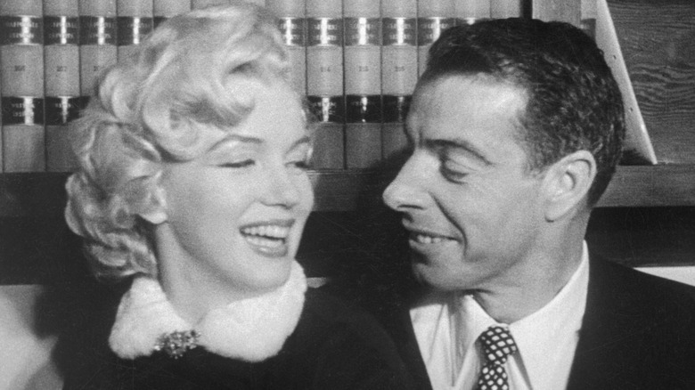  Marilyn Monroe and Joe DiMaggio smiling at each other