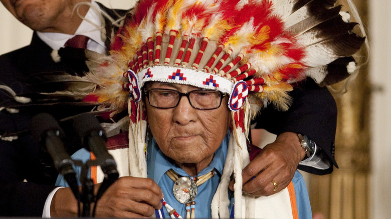 Joe Medicine Crow receiving a medal from President Obama