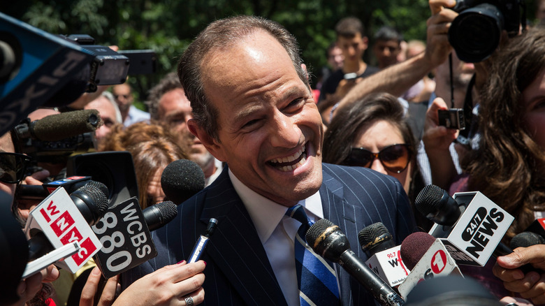 Eliot Spitzer being mobbed by reporters