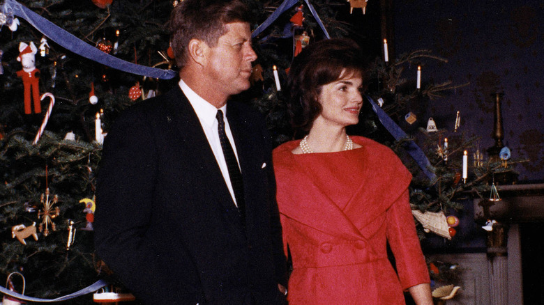 jfk and jackie kennedy in front of Christmas tree