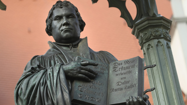 statue of martin luther