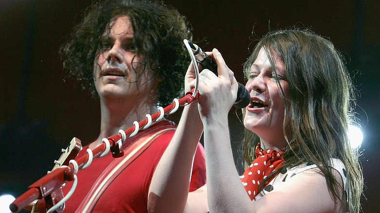 Jack White and Meg White performing