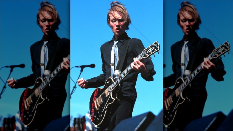 Daniel Johns performing on stage in 1999