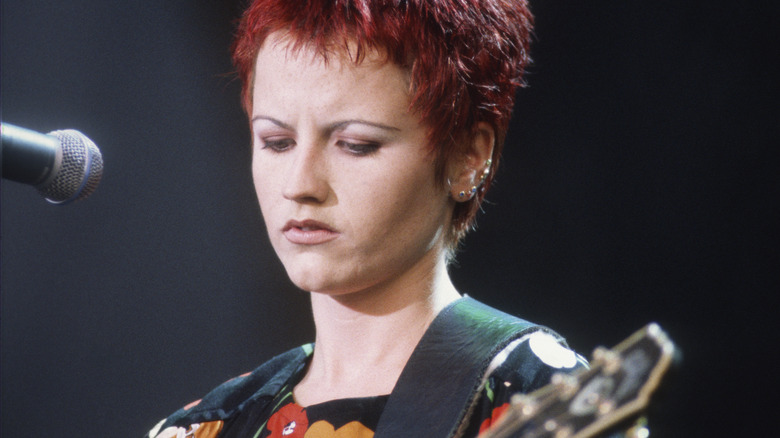 Dolores O'Riordan performing on stage in 1995