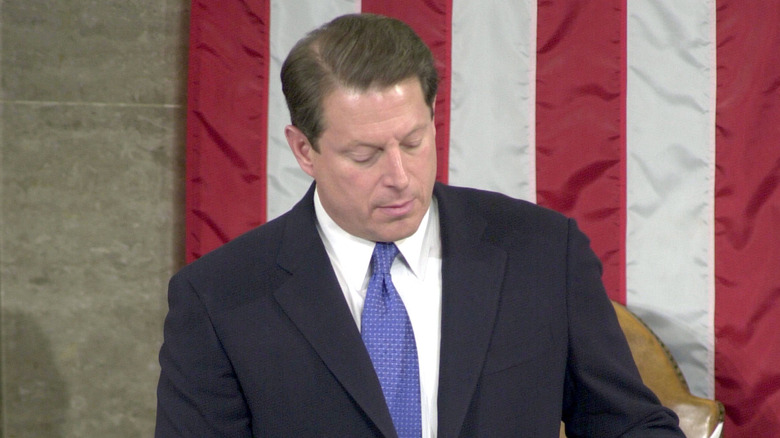 Al Gore certifies electoral college and reads from paper