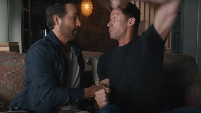 Ryan Reynolds Hugh Jackman fake fighting