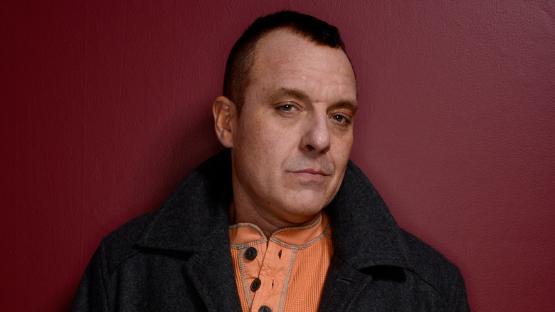 Tom Sizemore posing for photography session 