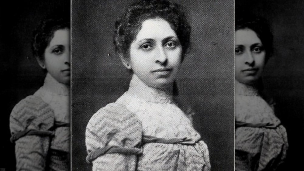 A photograph of the radiographer Elizabeth Fleischman.