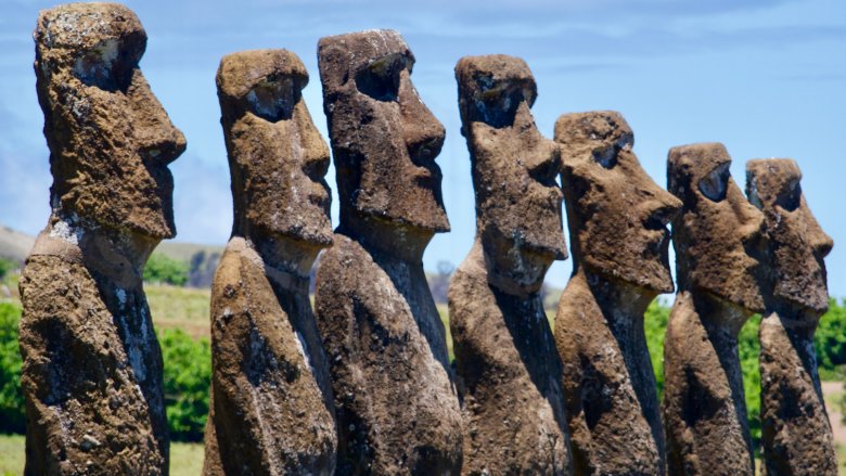 easter island statues