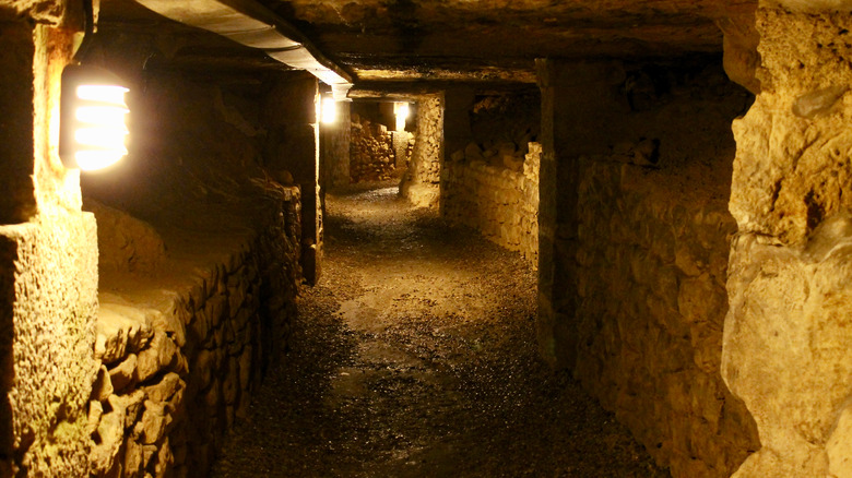 catacombs of paris tunnels