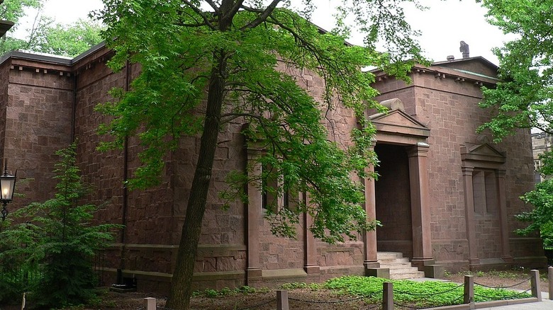 Skull and Bones Tomb