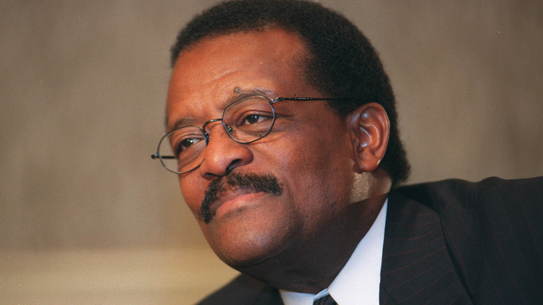 Johnnie Cochran smiling