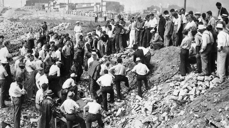 Crowd gathered around newly discovered remains of the 12th and 13th victims of Cleveland Torso Murderer.