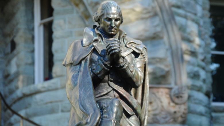 Statue of George Washington praying