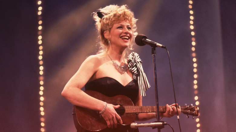 Victoria Jackson playing ukulele in concert