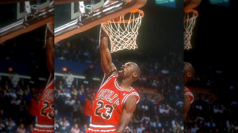 Michael Jordan dunking