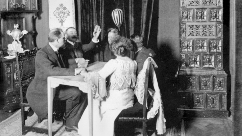 19th century seance