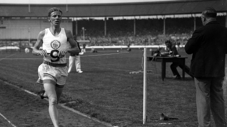 Jack Lovelock running