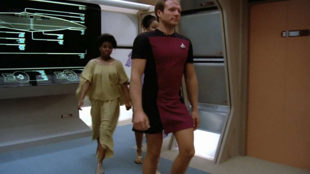 Screenshot from "Encounter at Farpoint", Star Trek: The Next Generation