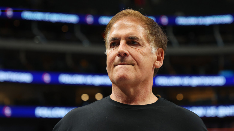 Mark Cuban in a stadium black t-shirt