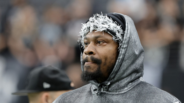 Marshawn Lynch on the sidelines in grey hoodie