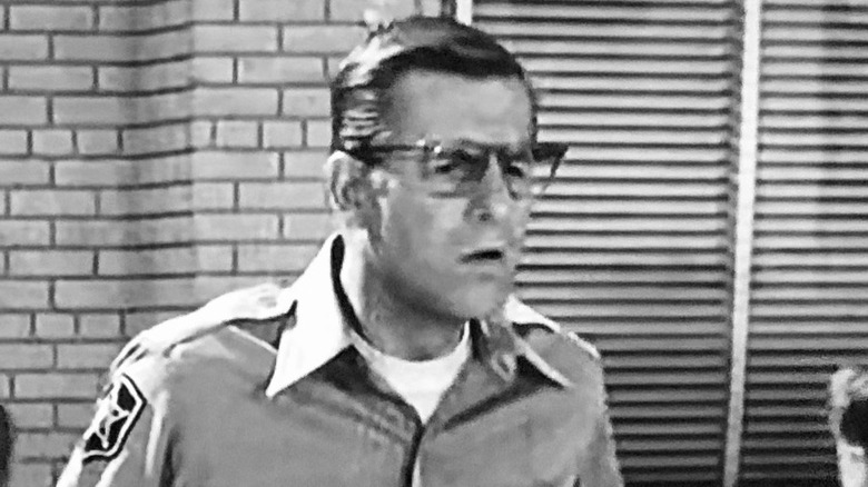 Jerry Van Dyke glasses looking confused