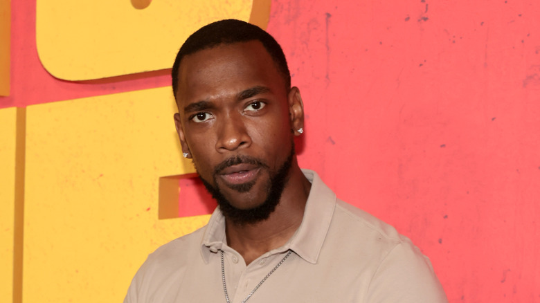 Jay Pharoah posing on a red carpet