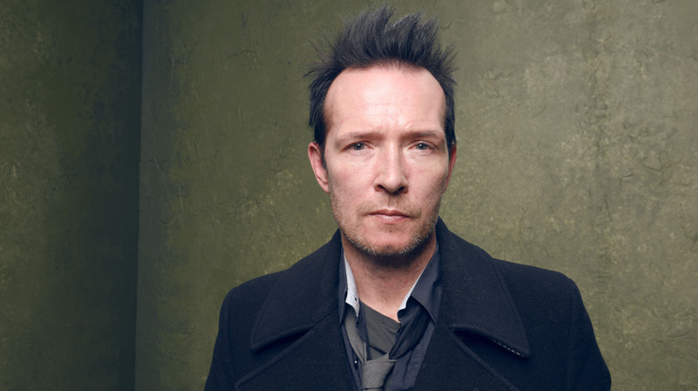 Scott Weiland posing