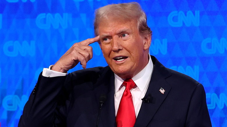 Donald Trump pointing to his head CNN debate