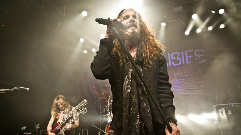 John Corabi singing