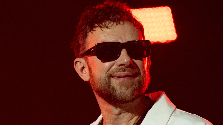 damon albarn smirking sunglasses