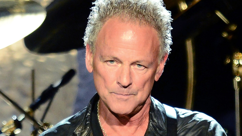 lindsey buckingham onstage smirking