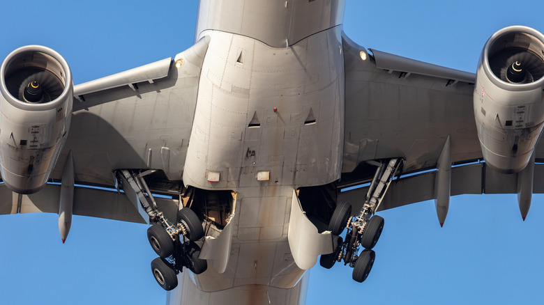 airplane engines and landing gear